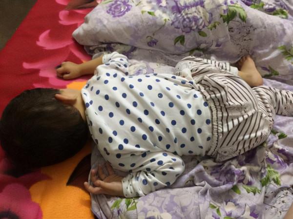 有種“熱”叫孩子愛踢被子，其實不止熱，娃有“苦衷”媽媽不知