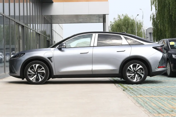 國產電車:極狐阿爾法S,續航可達708公里,顏值與實力並存 國產電車:極狐阿爾法S,續航可達708公里,顏值與實力並存