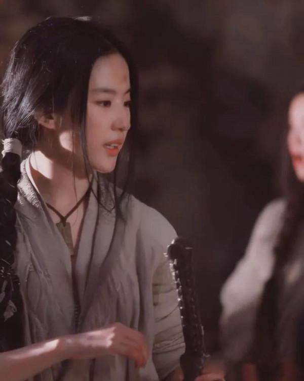 女明星演乞丐，楊穎不走心，楊超越太醜，看到劉亦菲披個麻袋也美