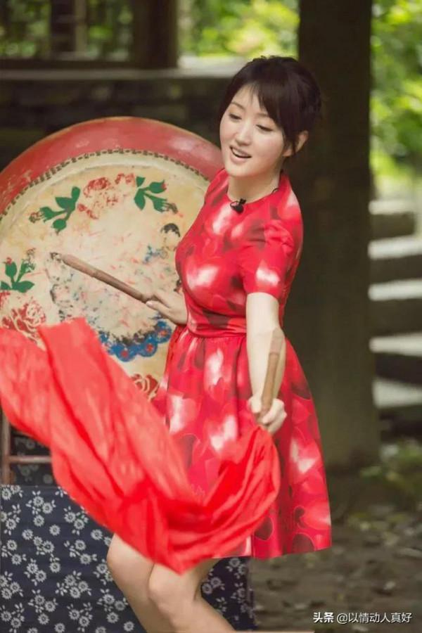 楊家3大美人中的楊超越：初中文化，21歲成中國頂流女星身價過億