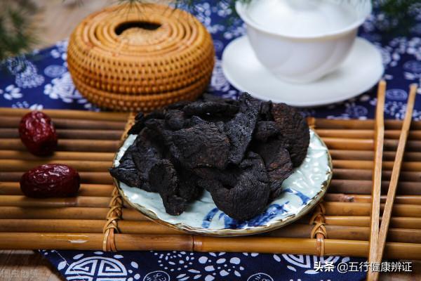 舌頭紅、舌苔黃、舌尖疼,《普濟方》收錄2味藥,清散中上焦熱邪 舌頭紅、舌苔黃、舌尖疼,《普濟方》收錄2味藥,清散中上焦熱邪