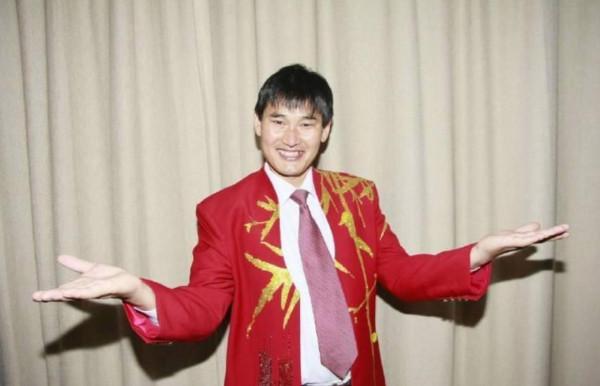 一場商演費用僅僅幾萬起步,“大衣哥”朱之文卻積累了過億財富? 一場商演費用僅僅幾萬起步,“大衣哥”朱之文卻積累了過億財富?