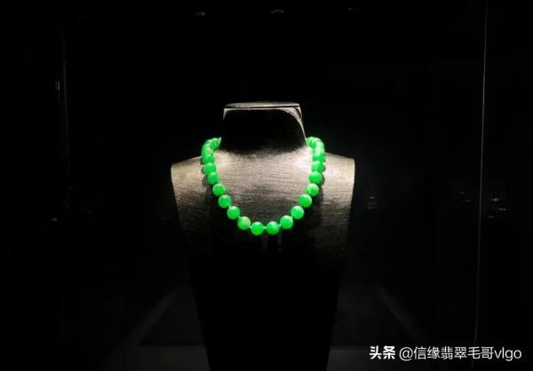 末代皇帝偷出的頂級翡翠，一件拍出690萬，另一條拍出2000多萬