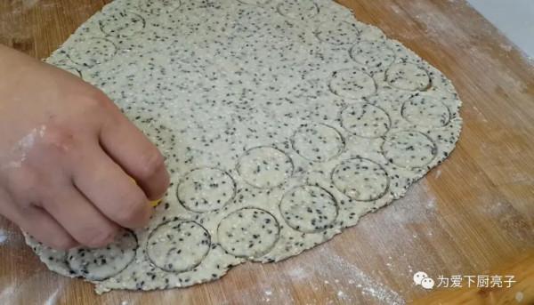 餅乾這做法和麵包一樣香，鍋裡一烙，好吃又營養，出鍋孩子搶著吃