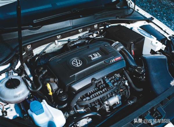 上得車展 下得賽道 外在優美 內在兇猛 七代高爾夫 R 上得車展 下得賽道 外在優美 內在兇猛 七代高爾夫 R