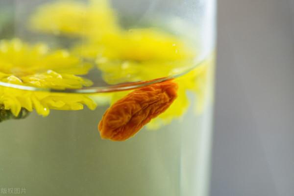 高調褲，露腳踝的時尚，與早春並不搭，早春又該如何養生？