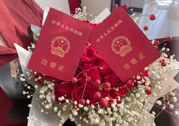 軍戀丨我和同年兵領證了