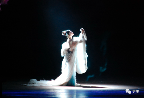 關曉彤要氣死了吧！不光被娜扎豔壓，還遭N個大美人拉踩···