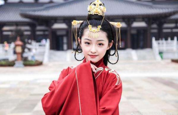 原來小說裡十幾歲傾國傾城是真的!不愧是從小美到大,顏值好能打 原來小說裡十幾歲傾國傾城是真的!不愧是從小美到大,顏值好能打