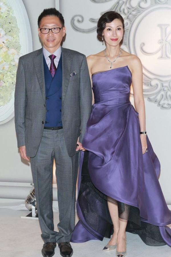 “港姐鼻祖”李嘉欣,年過半百也有靈氣,“水光肌”太搶鏡 “港姐鼻祖”李嘉欣,年過半百也有靈氣,“水光肌”太搶鏡