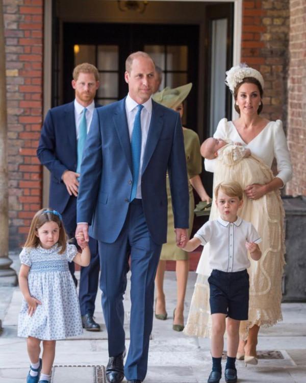 95歲英女王迎來第十二曾孫,英王位繼承順位又發生新變化 95歲英女王迎來第十二曾孫,英王位繼承順位又發生新變化