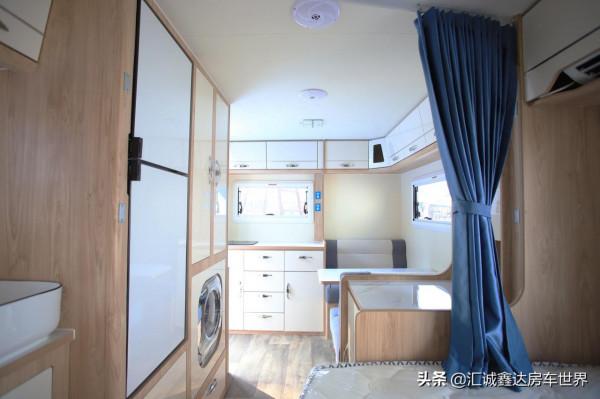 國產新型輕量化頂配拖掛房車!​長6.2米,變色龍車身配木質內飾 國產新型輕量化頂配拖掛房車!​長6.2米,變色龍車身配木質內飾