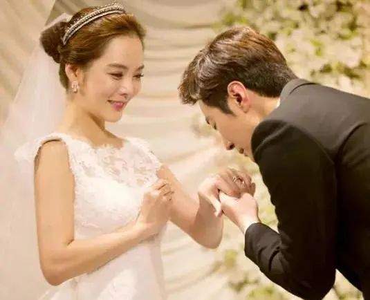 同樣是遠嫁中國的兩位韓星:蔡琳和秋炫瓷婚後為何天差地別呢? 同樣是遠嫁中國的兩位韓星:蔡琳和秋炫瓷婚後為何天差地別呢?