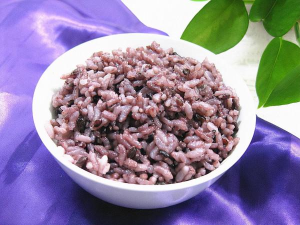 四川一女子吃黑米淡斑，2個月後，出現什麼變化？