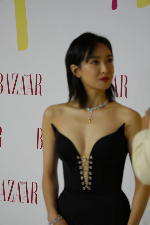 宋茜紅毯上班與機場私圖，你更喜歡哪個狀態下的她