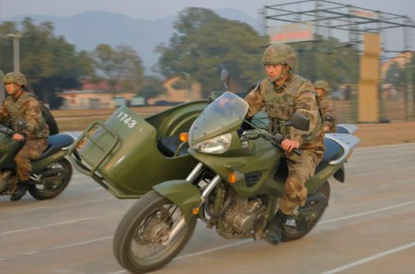 雪花紛飛天，正是練兵時，帶你體驗“沉浸式”冬訓