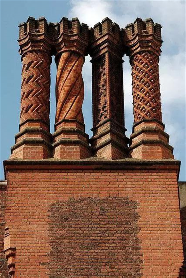 意想不到的紅磚雕塑