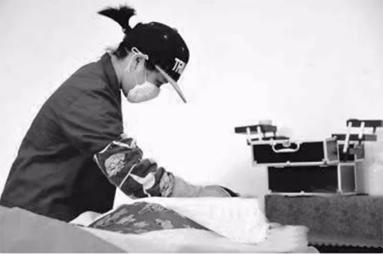 中國入殮師，花8小時修復吊車碾壓過的屍體，採訪稱：這是在積善