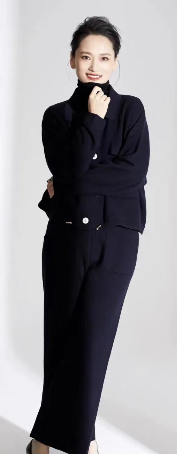 散發藝術氣息的新款女裝