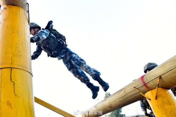 熱血！軍校學員野外綜合競賽硬核上演