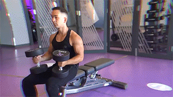 7個極易踩雷的“啞鈴臥推”錯誤,讓你越推越廢 7個極易踩雷的“啞鈴臥推”錯誤,讓你越推越廢