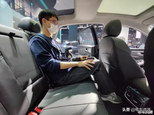 測量完20款新能源車的後排座椅，我們發現了什麼？