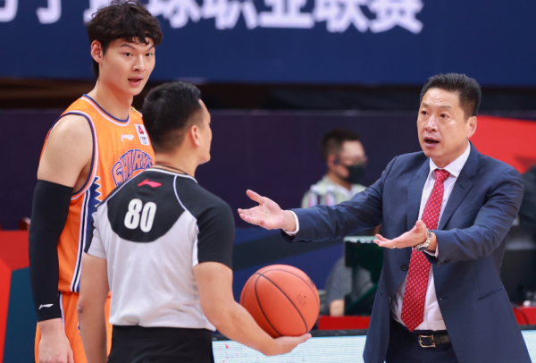 1天5場對決！廣東衝5連勝，丁彥雨航目標連勝，上海拒絕3連敗