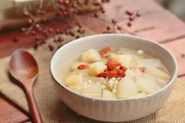 氣溫驟降，孩子感冒咳嗽勿亂用藥，推薦這4種食療方