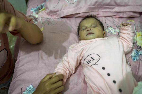 女嬰出生時體重僅3斤8兩,母親盼到孩子出院卻發現她眼睛不對勁 女嬰出生時體重僅3斤8兩,母親盼到孩子出院卻發現她眼睛不對勁