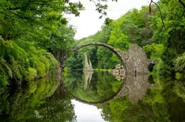 一座橋的春夏秋冬