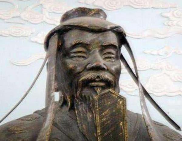 隋朝著名大將，一刀砍下了李元霸的頭，天生雙瞳被隋煬帝忌憚