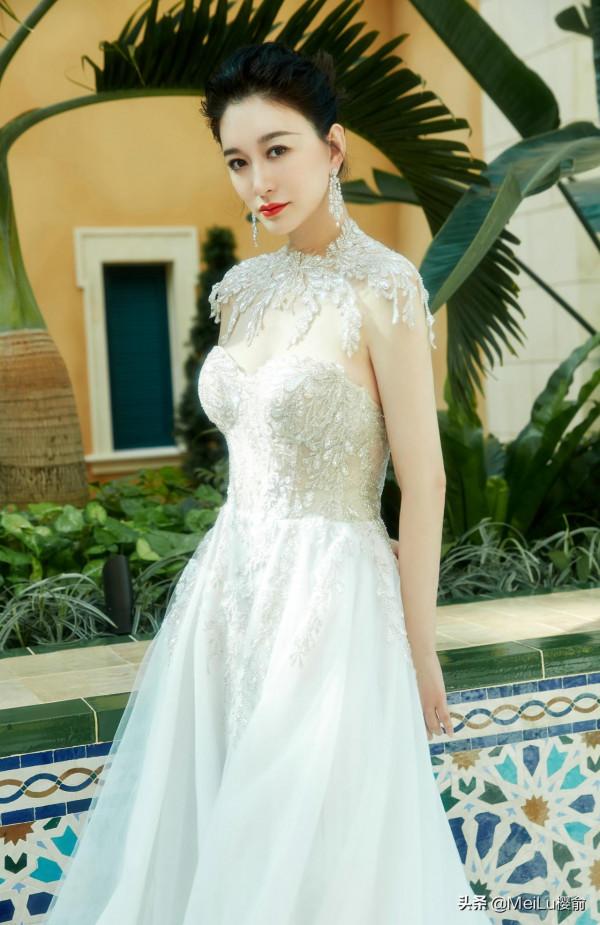 李小冉時髦漂亮太有魅力,身材苗條,氣質驚豔 李小冉時髦漂亮太有魅力,身材苗條,氣質驚豔