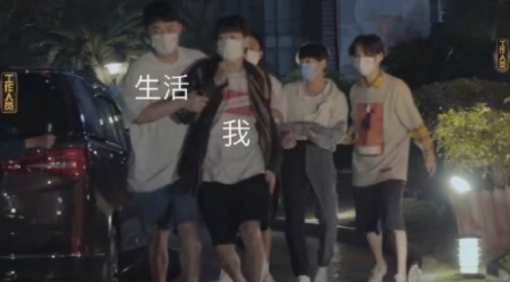 順道被拉來錄節目，不僅沒通告費還白搭錢進去，網友：有辱師門