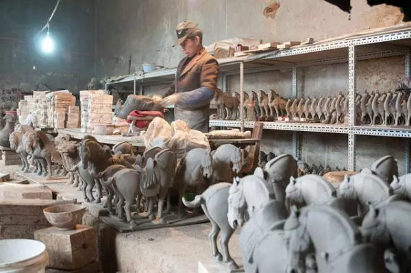 傳奇農民！他造假文物騙走故宮90萬，國家卻花錢請他“造假”