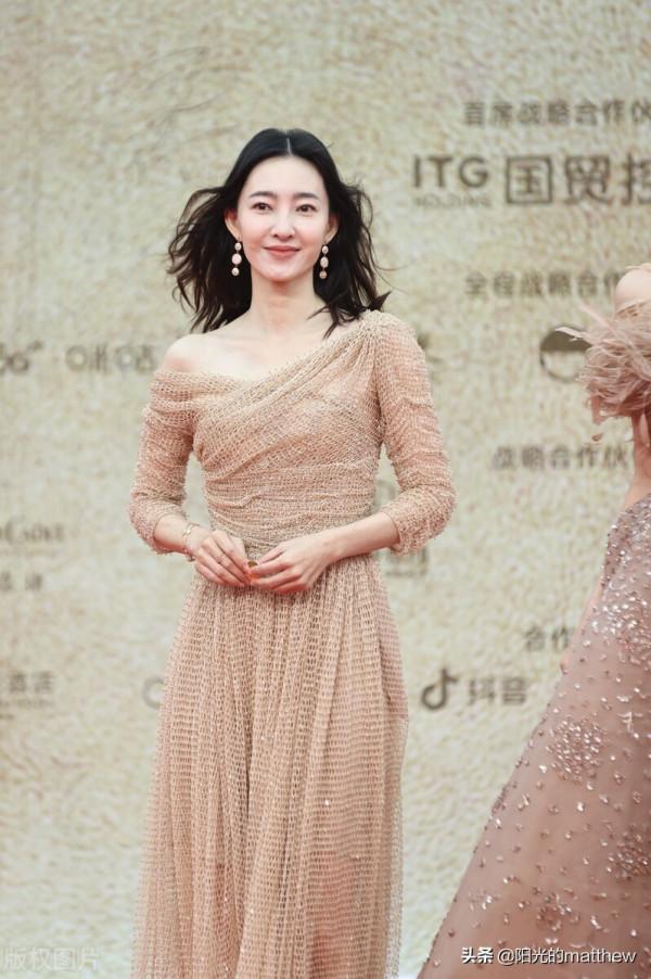 第34屆金雞獎閉幕紅毯:群星歡聚,林允粉色花苞裙真是仙女本人了 第34屆金雞獎閉幕紅毯:群星歡聚,林允粉色花苞裙真是仙女本人了