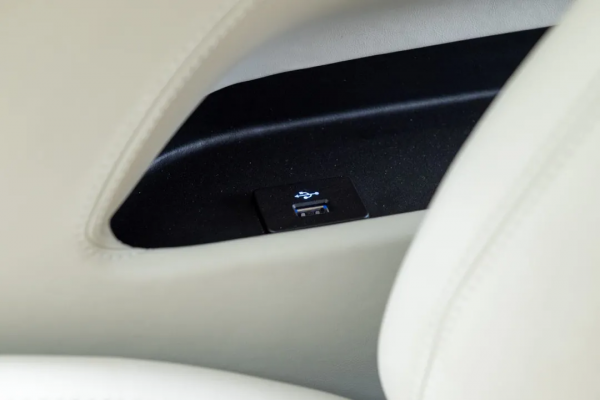 四座尊享陸上頭等艙,這臺日產貴士內有乾坤 四座尊享陸上頭等艙,這臺日產貴士內有乾坤