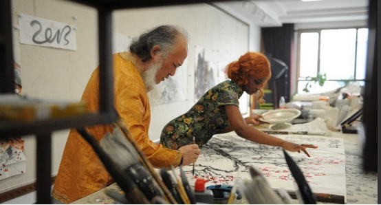 53歲畫家楊彥,娶21歲非洲學生,生下兩個孩子後又為何遁入空門? 53歲畫家楊彥,娶21歲非洲學生,生下兩個孩子後又為何遁入空門?