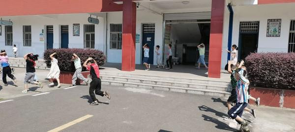 勿忘國恥 吾輩自強 勿忘國恥 吾輩自強