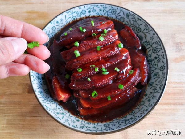 4步做出正宗的梅菜扣肉，鮮香酥爛，入口即化，上桌全家人搶著吃