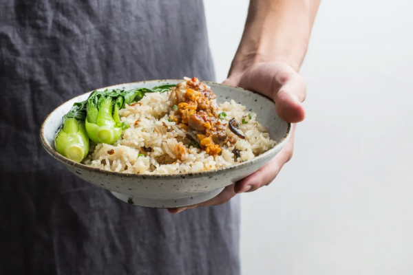 綠葉菜、涼拌菜剩了要倒掉！經常吃隔夜菜，疾病找上門