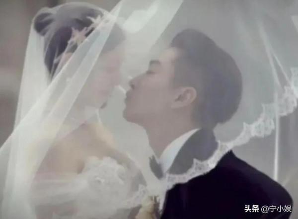 2022年，娛樂圈的瓜多糖更多，從情侶到夫妻，一對比一對甜