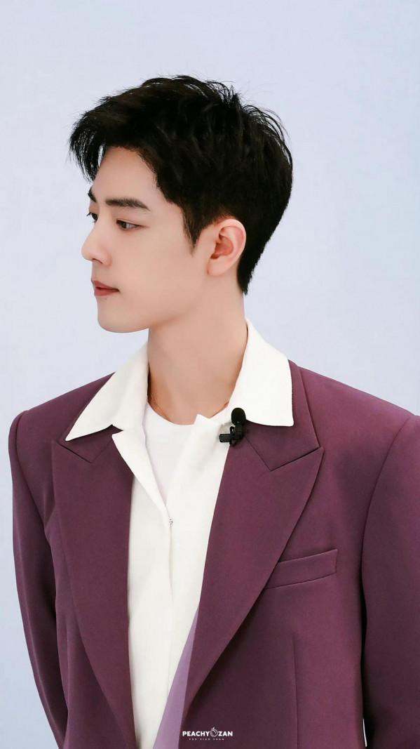 肖戰紫色西裝桌布