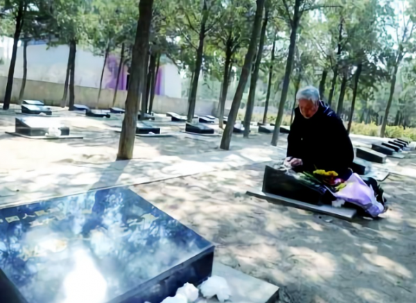 96年一山西檢察官逛地攤，花3000買了84張廢紙，全是國家機密檔案