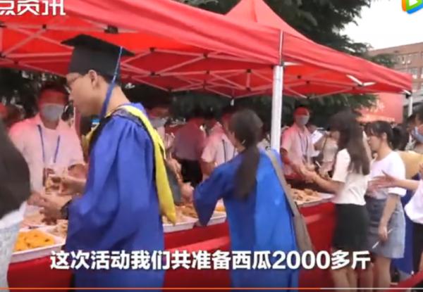 高校全魚宴,連吃十天不要錢!學生:親手喂大的魚真香 高校全魚宴,連吃十天不要錢!學生:親手喂大的魚真香