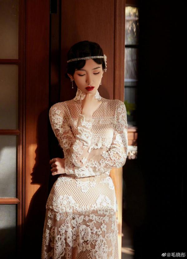 毛曉彤東方名伶民國風旗袍造型極優雅,就像穿越而來的美人 毛曉彤東方名伶民國風旗袍造型極優雅,就像穿越而來的美人