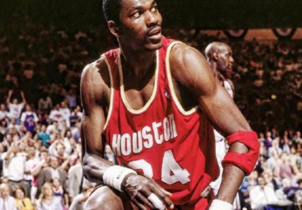 統治賽場！盤點NBA十大攻防一體的超級巨星：喬丹也無緣第一