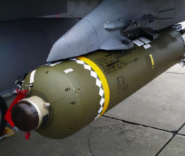 美式戰爭慘案：致命“鋼雨”從天而降，上千活人被釘成篩子