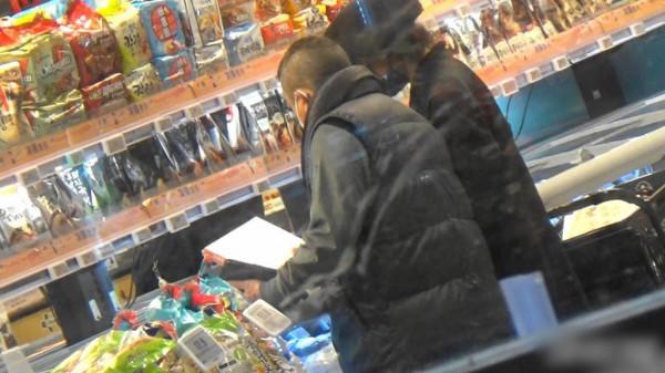 69歲曾志偉與好友遺孀逛街購物，兩人出雙入對七年，關係成謎