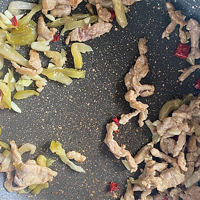 這道我最拿手的香乾榨菜肉絲，好吃到停不下筷子