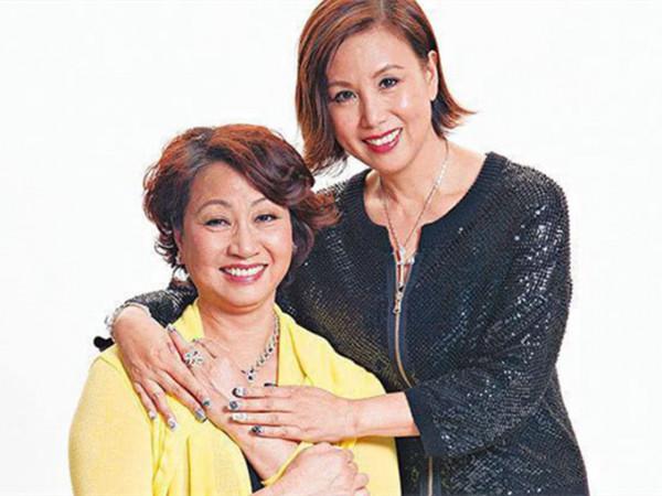 恭喜!文雪兒半個月嫁2個女兒,長女穿中式禮服戴鑽戒結婚顯貴氣 恭喜!文雪兒半個月嫁2個女兒,長女穿中式禮服戴鑽戒結婚顯貴氣